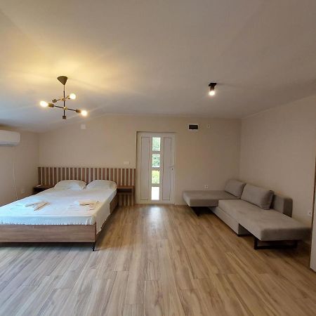 Superb Apartments Вирпазар Екстериор снимка