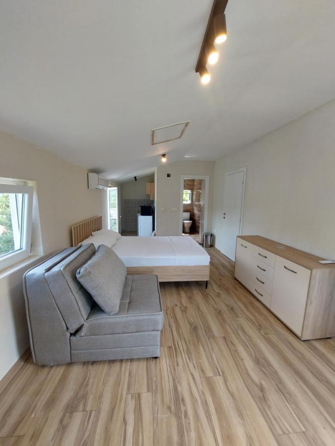 Superb Apartments Вирпазар Екстериор снимка