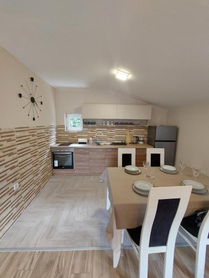 Superb Apartments Вирпазар Екстериор снимка