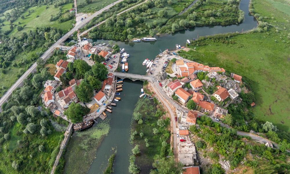 Superb Apartments Вирпазар Екстериор снимка