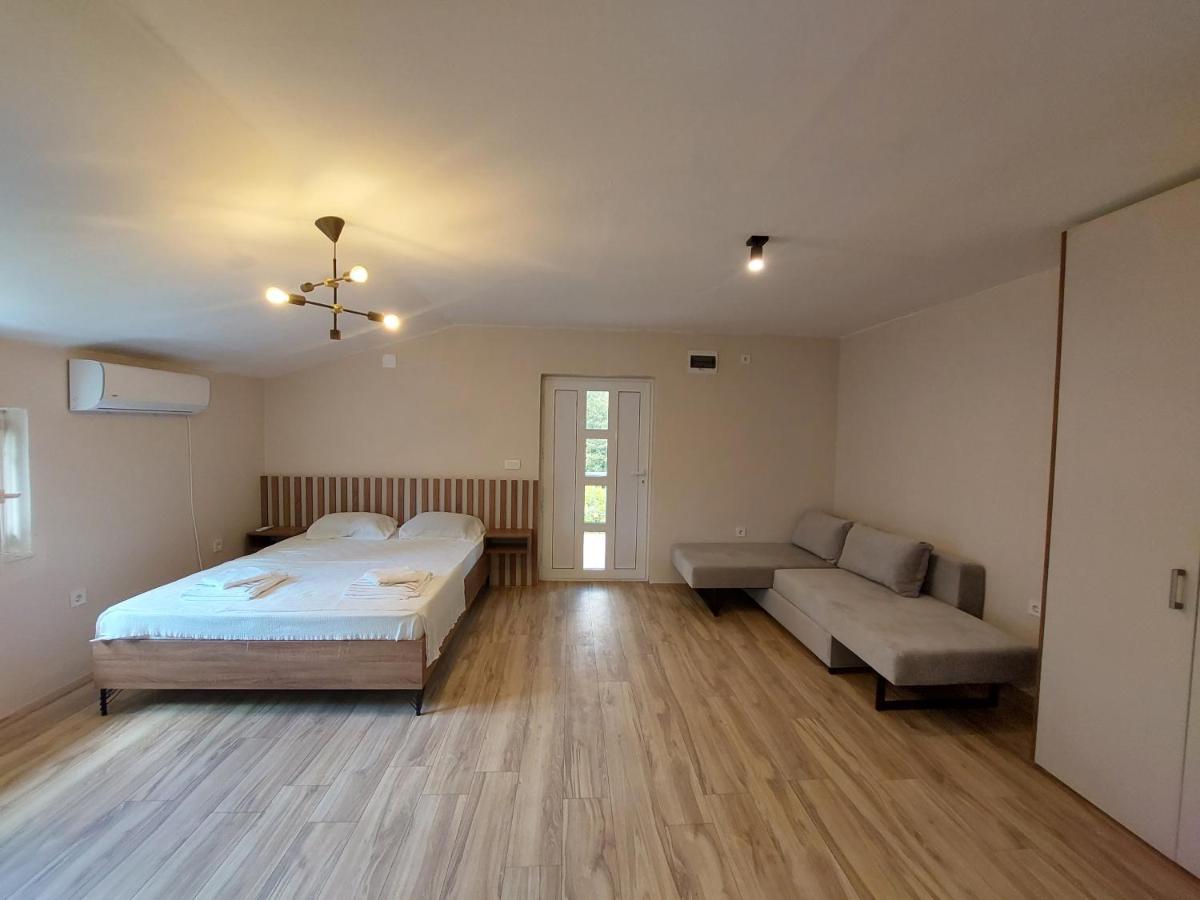 Superb Apartments Вирпазар Екстериор снимка