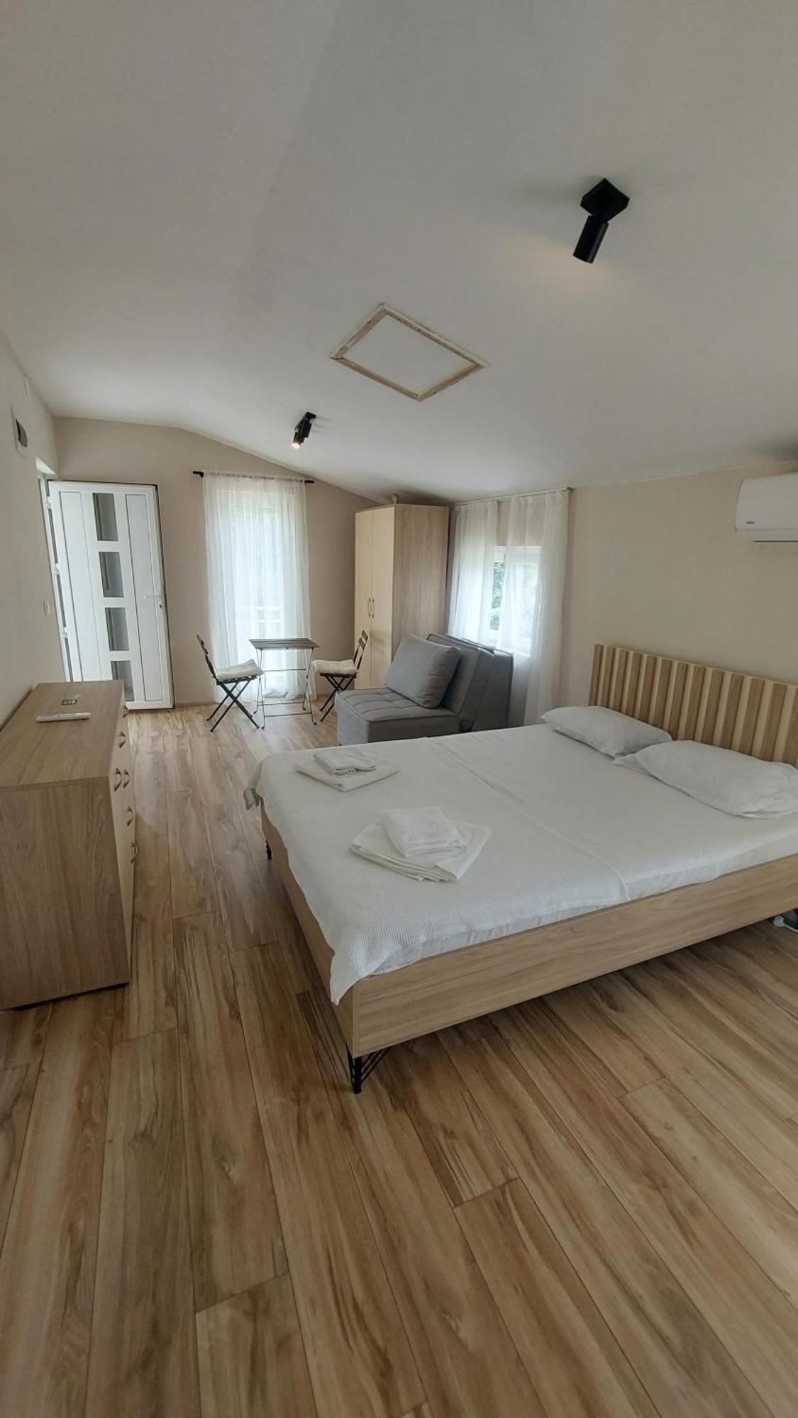 Superb Apartments Вирпазар Екстериор снимка