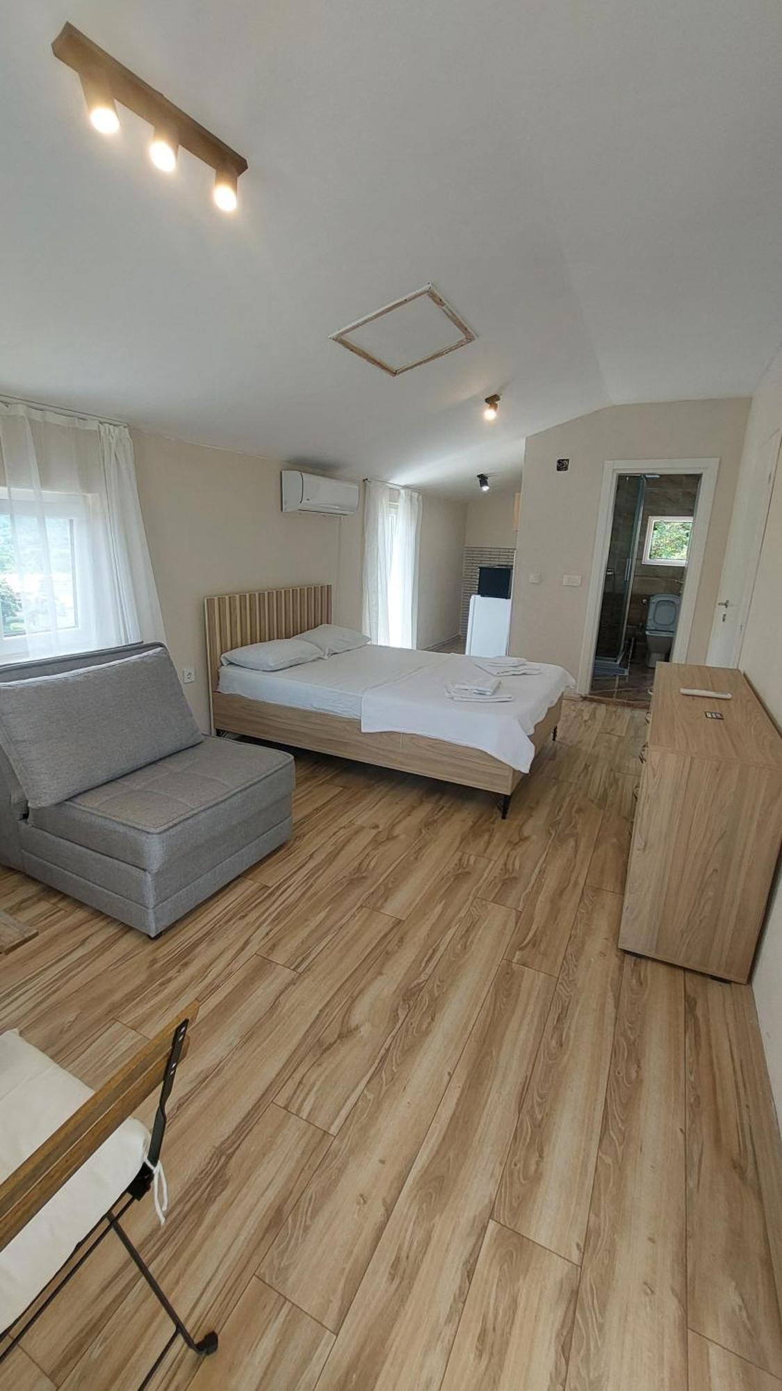Superb Apartments Вирпазар Екстериор снимка